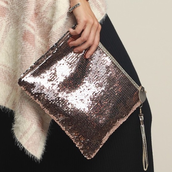 Handbags - ❗️LAST❗️Rose Gold Sequin Clutch